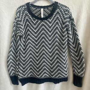 Aeropostale Gray White Zigzag Chevron Sweater Size Small‎
